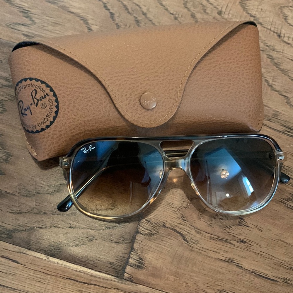 RayBan.  BILL.  This is the smaller size - Excellent Condition!
